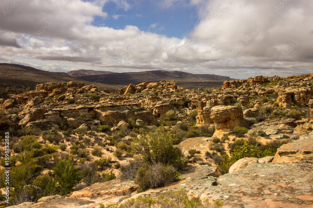 Obraz premium The boulder strewn valleys of the Cederberg Mountains, South Africa as seen from the Stadsaal Caves