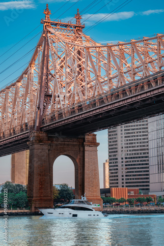 Картината върху платно queens  bridge New York skyline boat river