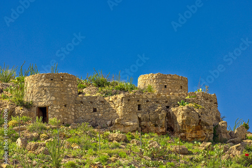 Fototapeta Old stone southwest architectural ruins of a tourist attraction from the mid-20th century, it was a museum and gift shop outside of Carlsbad Caverns National Park