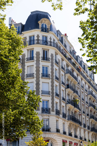 Real Estate in Paris, France – Historical Buildings and Classic Architecture