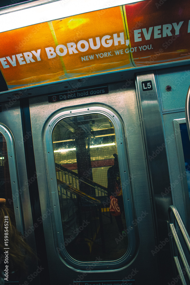 Obraz premium Subway stop at night