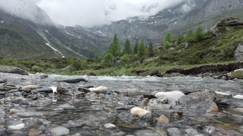 Wildbach bei Lazins in der Texelgruppe in den Bergen Südtirol Italien Var. 10