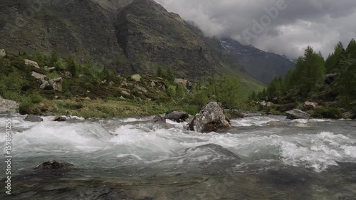 Wildbach bei Lazins in der Texelgruppe in den Bergen Südtirol Italien Var. 17