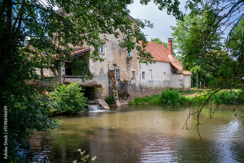 vue d'un paysage rural dans le centre de la France en Europe