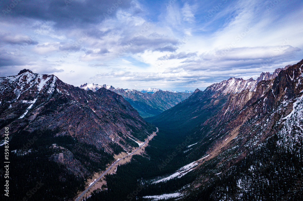 Obraz premium Aerial View of Mountain Valley in the Cascade Range, Washington State 3
