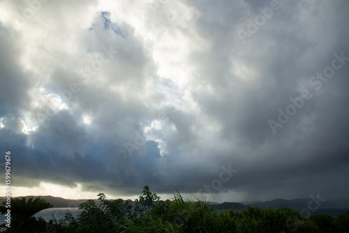 Wallpaper Mural 夏の奄美大島の空。積乱雲。夏雲。光。 Torontodigital.ca