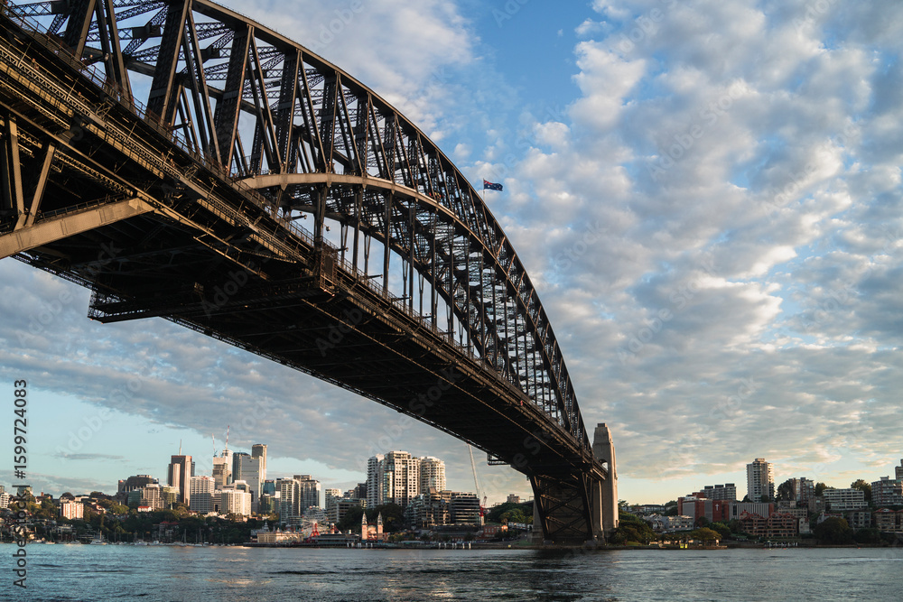 Naklejka premium Sydney, Australia - 25 January 2025 : Sydney harbor bridge at sunrise
