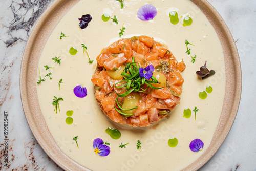 Fotografie Gourmet salmon tartare with vibrant herbs and flowers, elegantly arranged on a c
