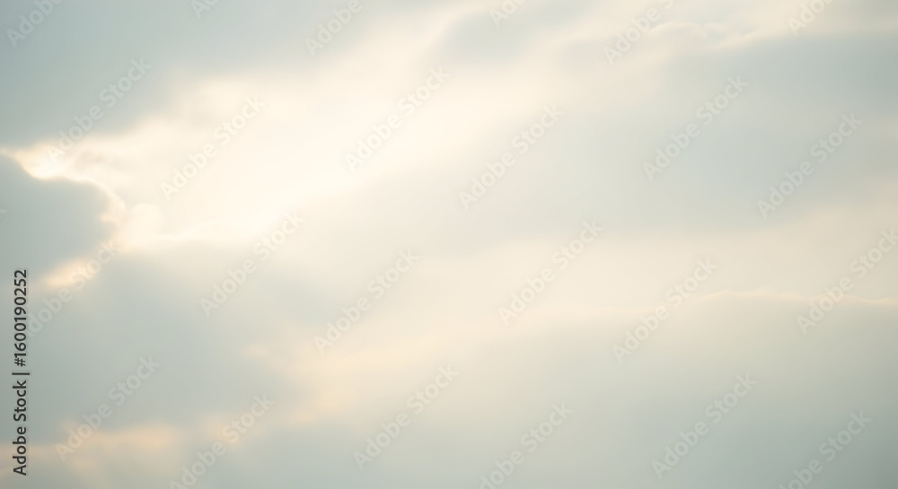 Obraz premium Sky with bright light shining through the clouds creating a soft and ethereal atmosphere view