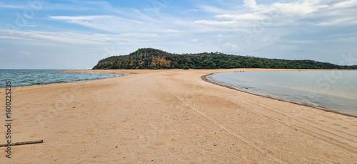Fotografie The beach of Ponta do Cururu, on the banks of the Tapajos River in Alter do Chao