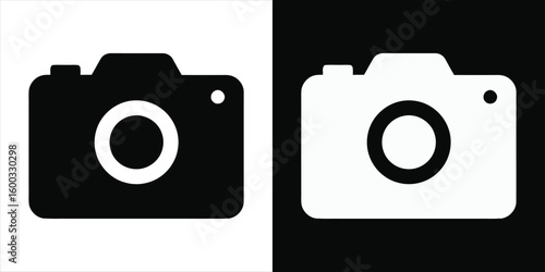 Camera icon set in black and white.