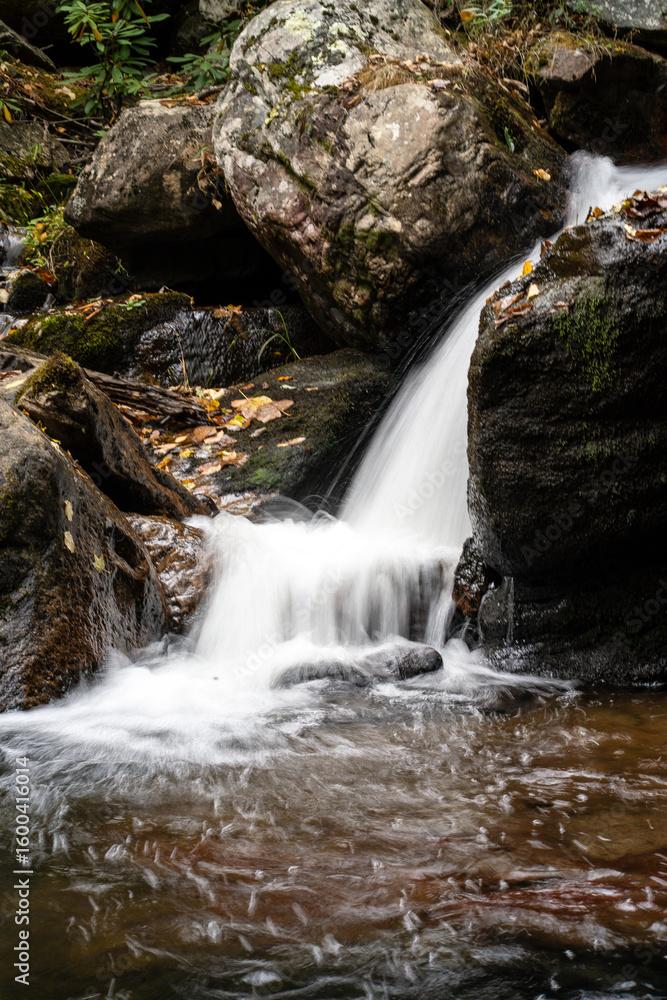 Fototapeta premium Rocky Waterfall in Autumn 