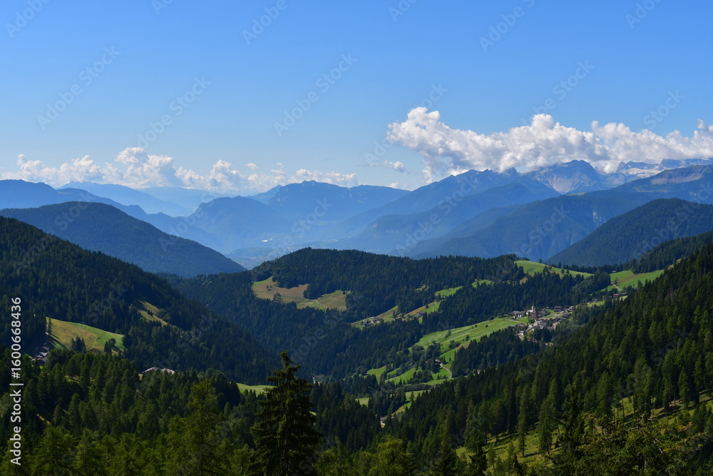 Fototapeta premium Schöne Landschaft bei Proveis in Südtirol 
