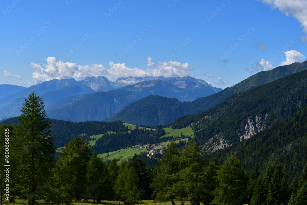 Obraz premium Schöne Landschaft bei Proveis in Südtirol 