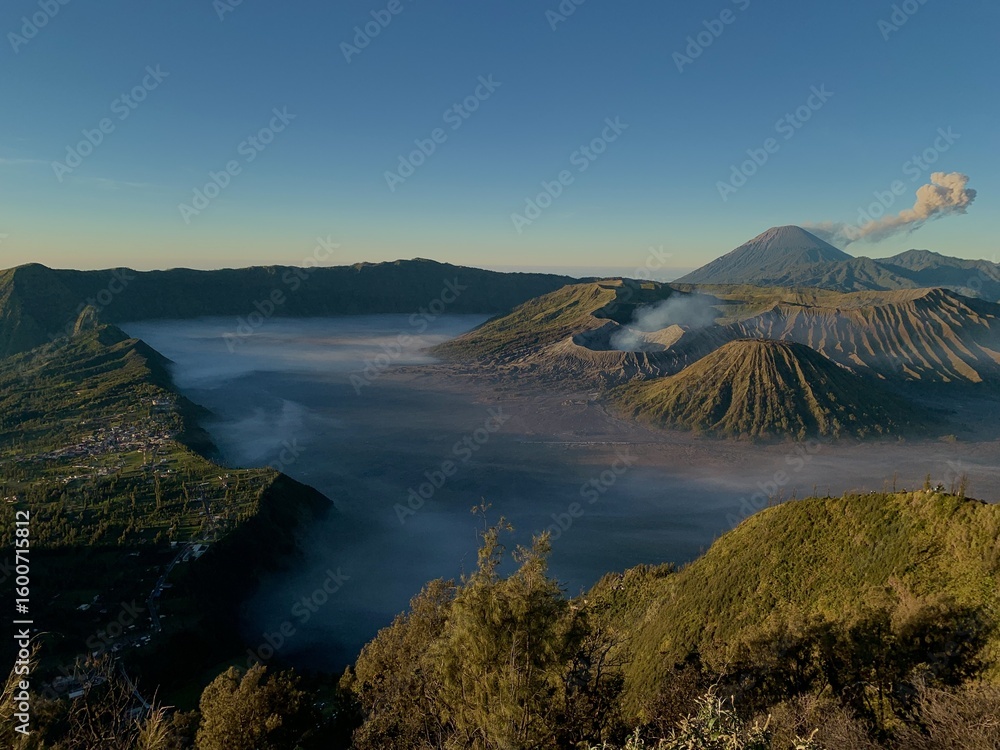 Fototapeta premium Majestic Sunrise over Bromo Tengger Semeru National Park's Volcanic Landscape