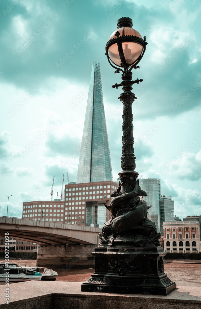 Fototapeta premium London skyline near the river
