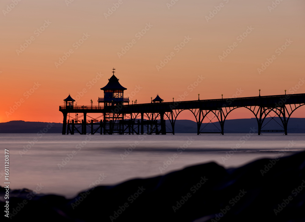 Fototapeta premium sunset on the famous Clevedon pier in England
