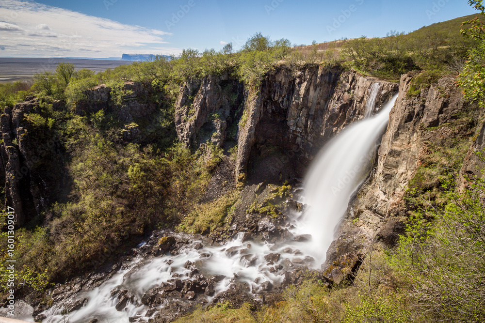 Fototapeta premium waterfall in the mountains