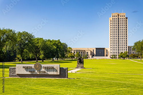 Konstfotografi North Dakota State Capitol Sign on Lawn