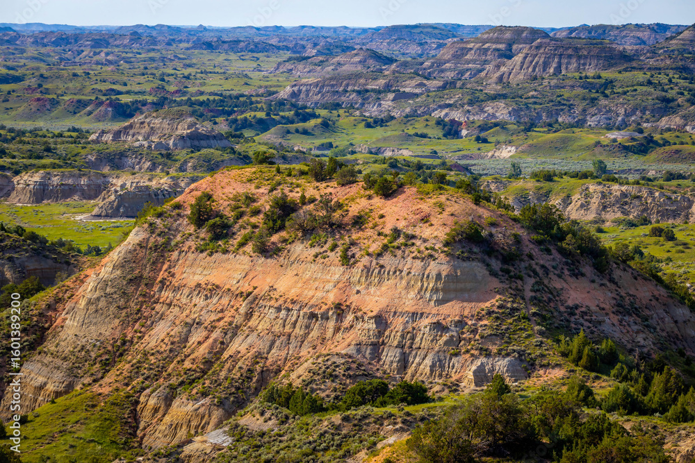 Obraz premium Scenic vibrant view of Roosevelt National Park colorful Canyons