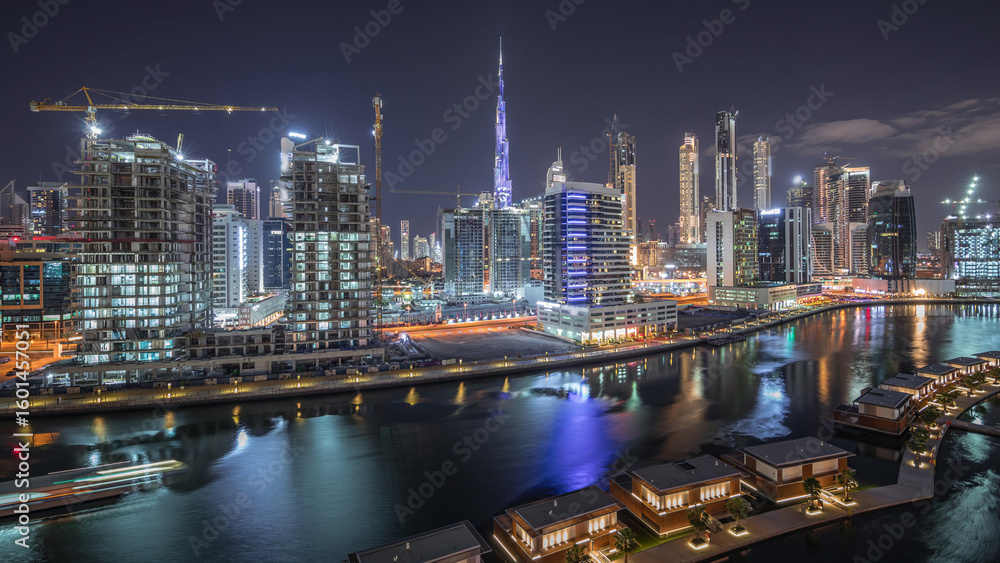 Obraz premium The rhythm of the city of Dubai near canal aerial timelapse