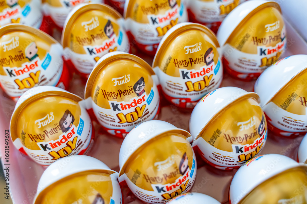 Obraz premium Kinder Joy Harry Potter Chocolate Surprise Eggs in Box. 