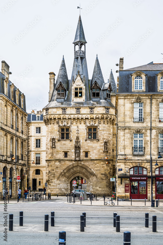 Fototapeta premium Porte Cailhau, Bordeaux, Gironde, Nouvelle-Aquitaine, France, Europe
