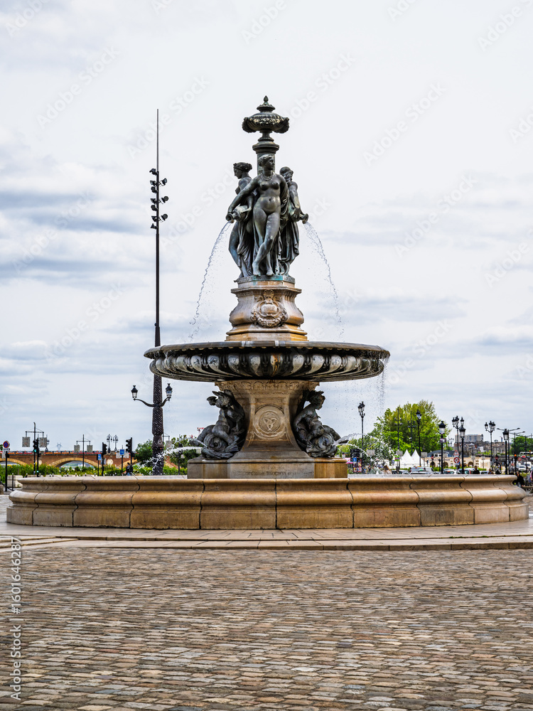 Fototapeta premium Fontaine des Trois Graces, Place de la Bourse, Bordeaux, Gironde, Nouvelle-Aquitaine, France, Europe