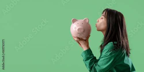 Asian young woman kissing p...
