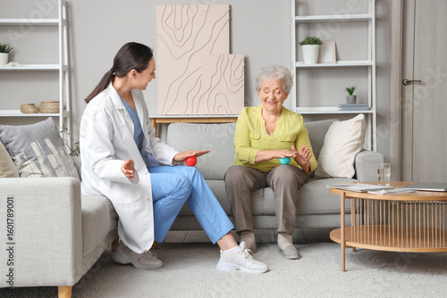 Senior woman and physical t...