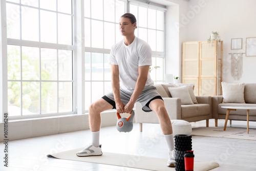 Sporty young man training w...