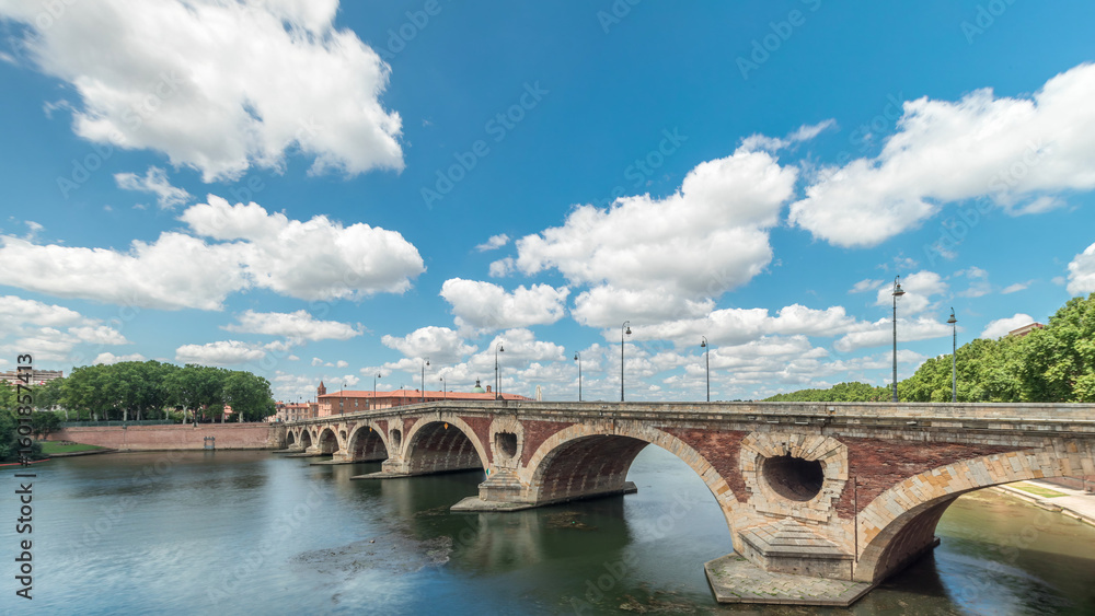 Fototapeta premium Garonne River and Pont Neuf timelapse hyperlapse in downtown Toulouse, France
