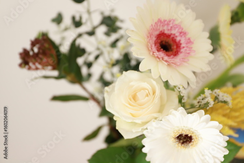 ガーベラと薔薇