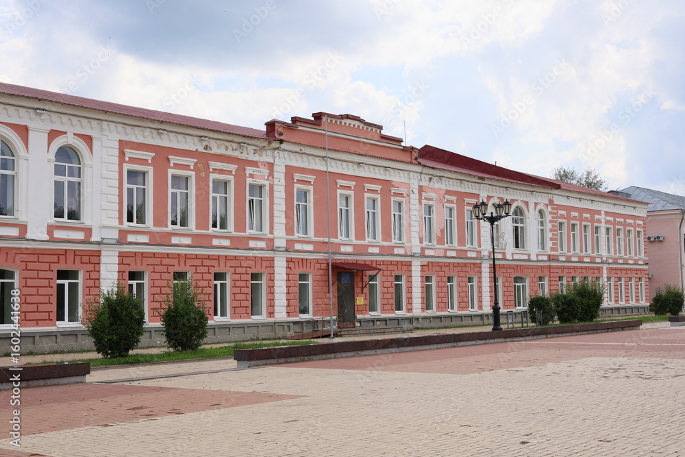 Fototapeta premium Stunning and Elegant Historic Building Featuring Beautiful Classic Architectural Design