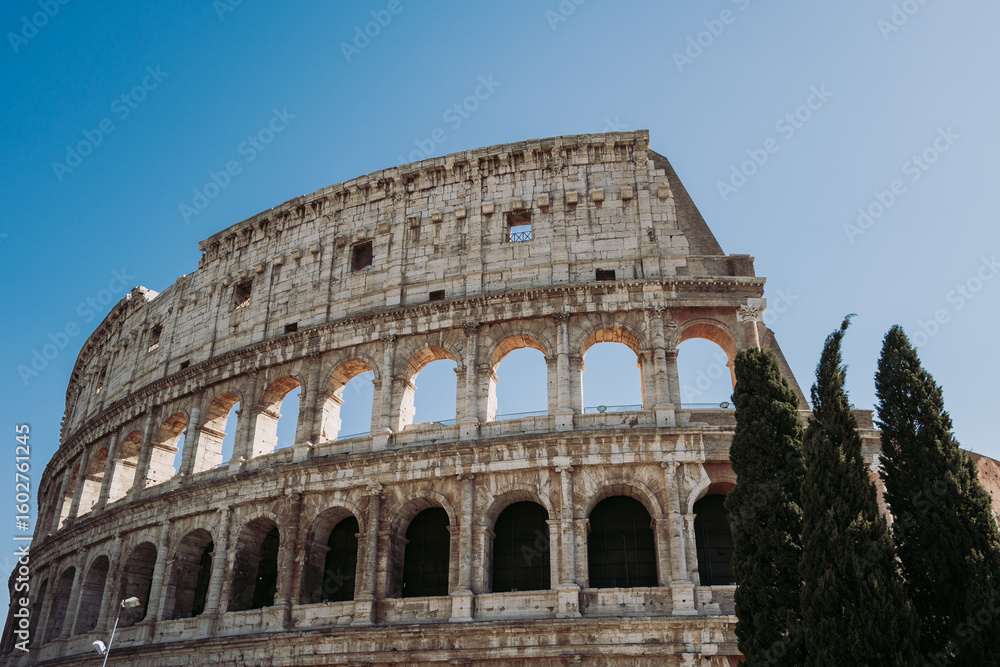 Obraz premium Part of wall detail of colosseum in rome italy