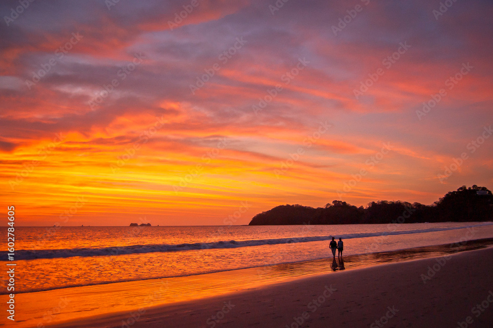 Fototapeta premium Costa Rican sunset stroll
