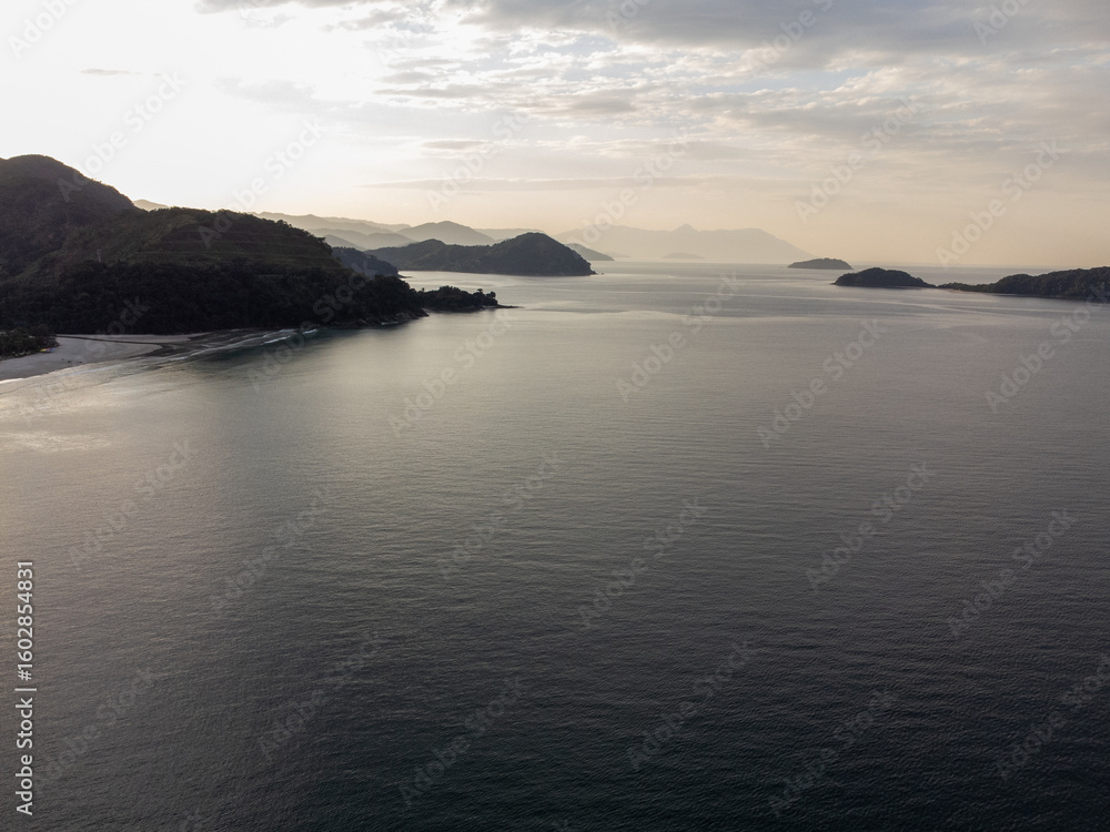 Fototapeta premium Amazing sunrise at Juquehy Beach in São Sebastião