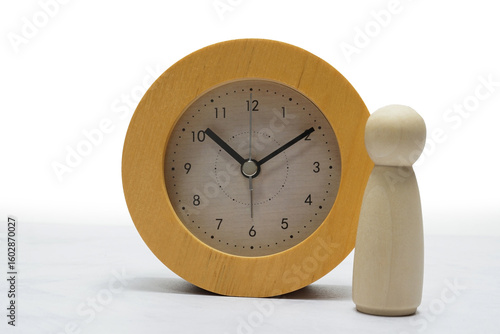 時計と小さい人形