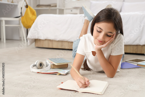 Little schoolgirl writing o...