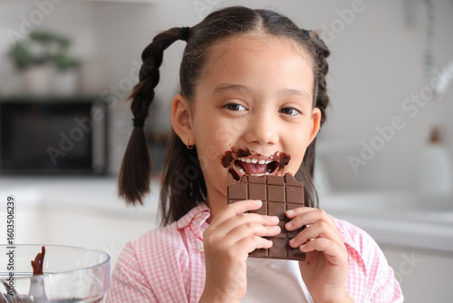 Funny little Asian girl eat...