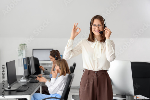 Female technical support ag...