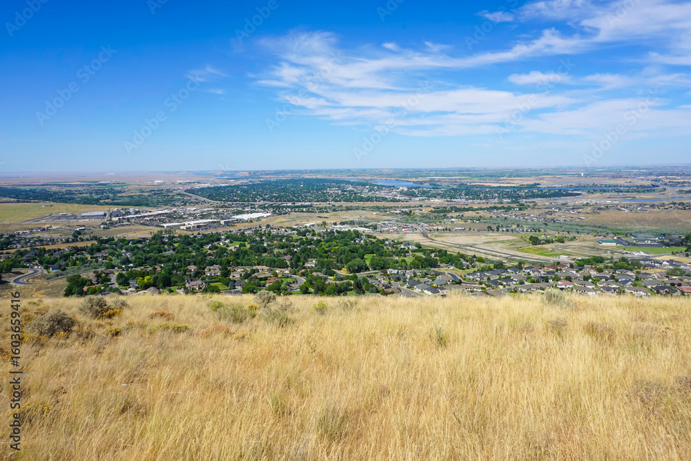 Naklejka premium Tri-Cities Washington viewed from Badger Mountain