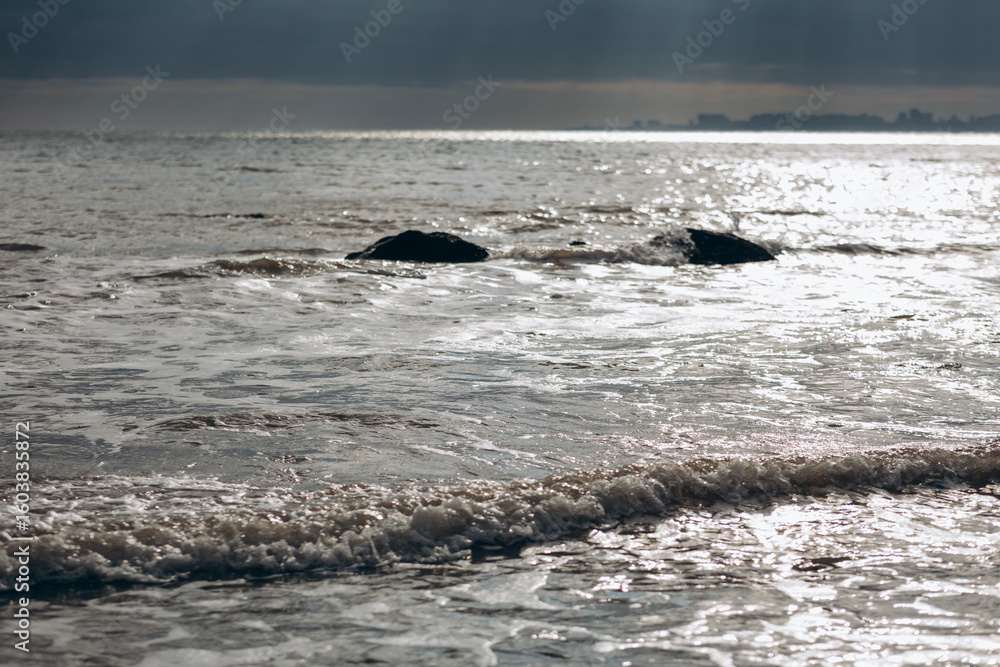 Obraz premium Sea waves lash line impact rock on the beach