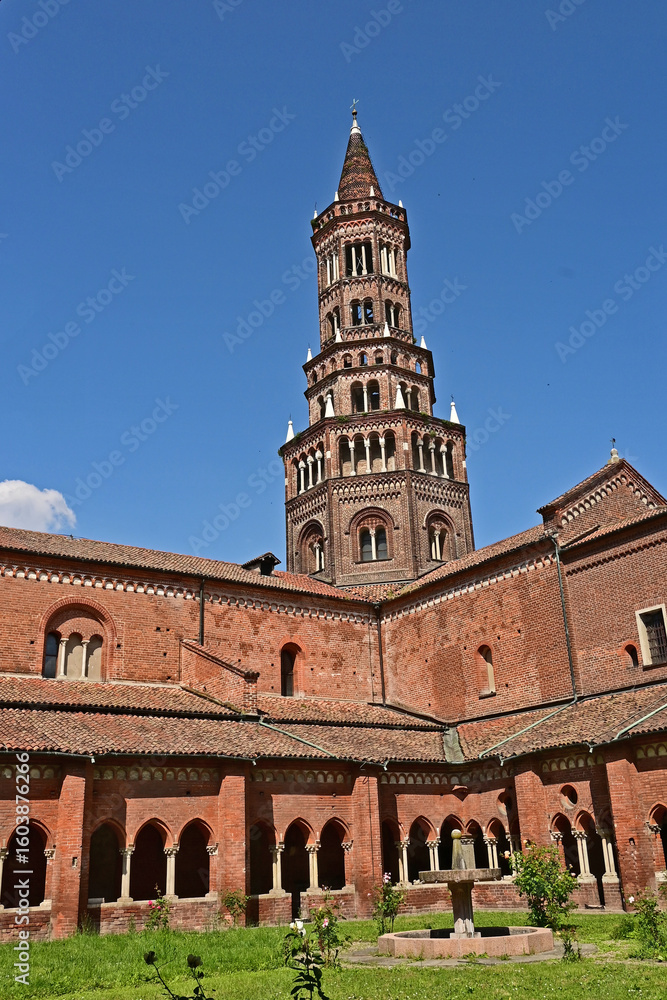 Fototapeta premium L'Abbazia benedettina di Chiaravalle, Milano - Lombardia