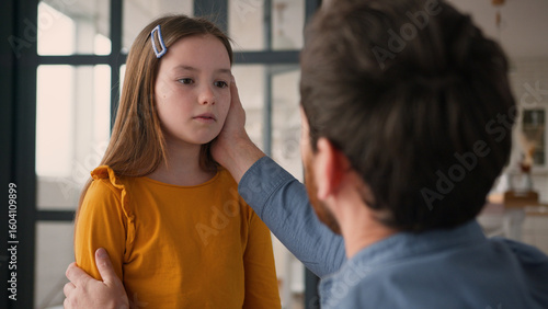 Konstfotografi Caring Caucasian dad man guy male touching talk offended sad little child kid at