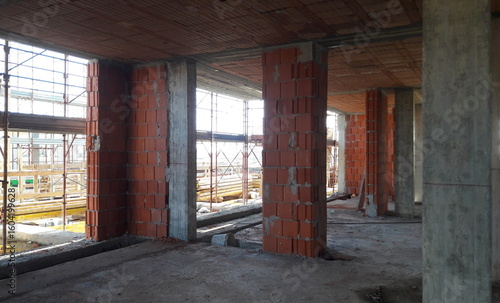 Lavori in corso nel cantiere edile per una ristrutturazione di un appartamento