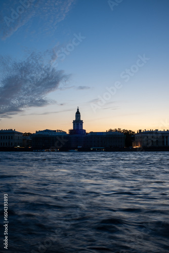 Obraz na plátně Silhouette of Kunstkamera building and Saint Petersburg embankment on Neva Rive