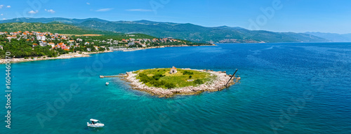 Tableau sur toile Wide panorama of a Adriatic coastline with small rocky island San Marino near No