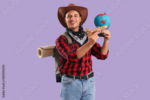 Male tourist in cowboy hat ...