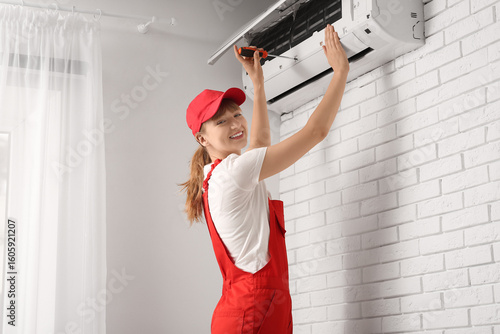 Female technician with scre...